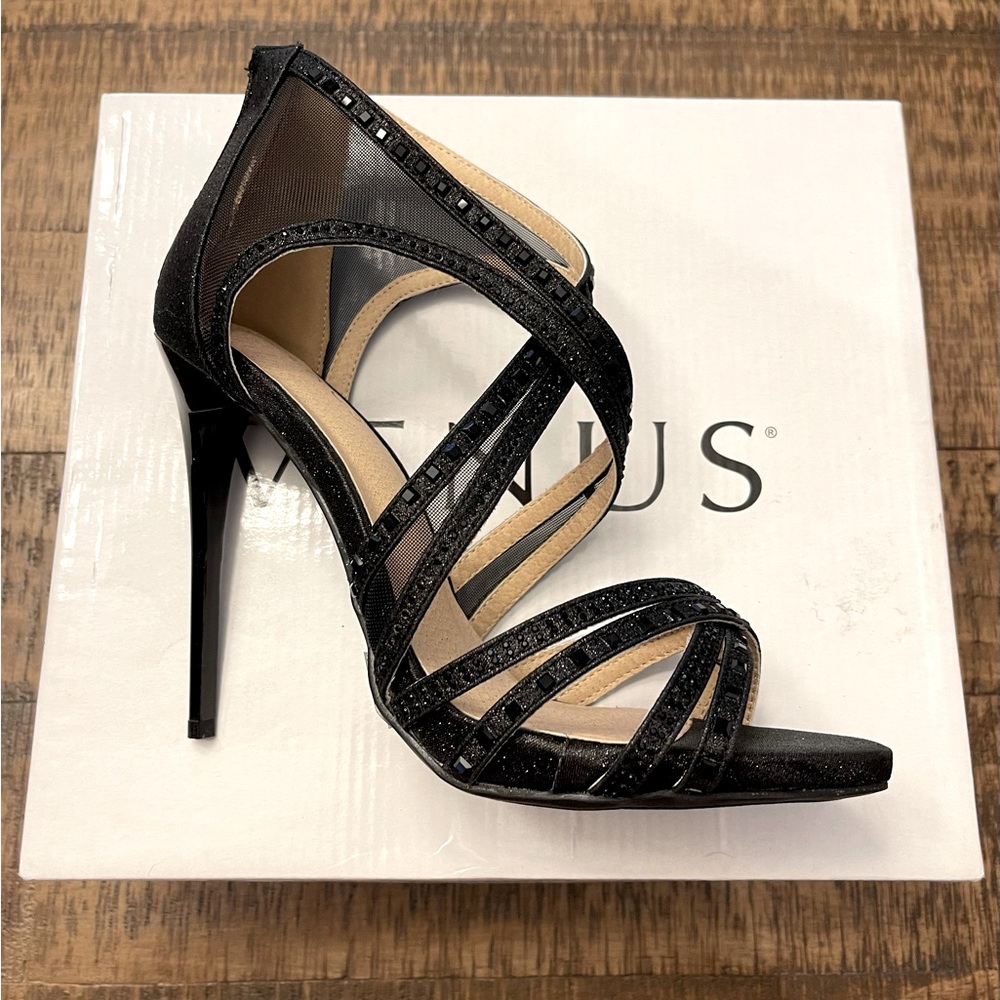 Black high heels, sz 9
